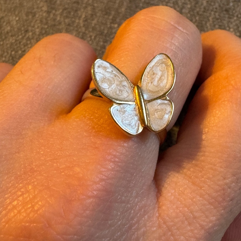 🎈🎈🎈SOLD 🎈Charming 18k Solid(No Plate,No Filled)Yellow Gold Ring,Butterfly Shape